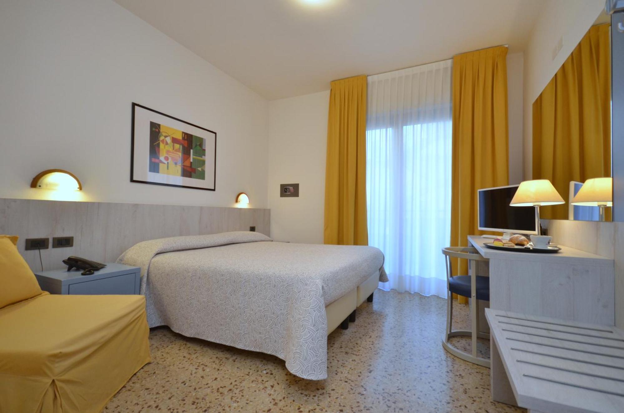 Olimpia Hotel & Aparthotel Bibione Exterior photo
