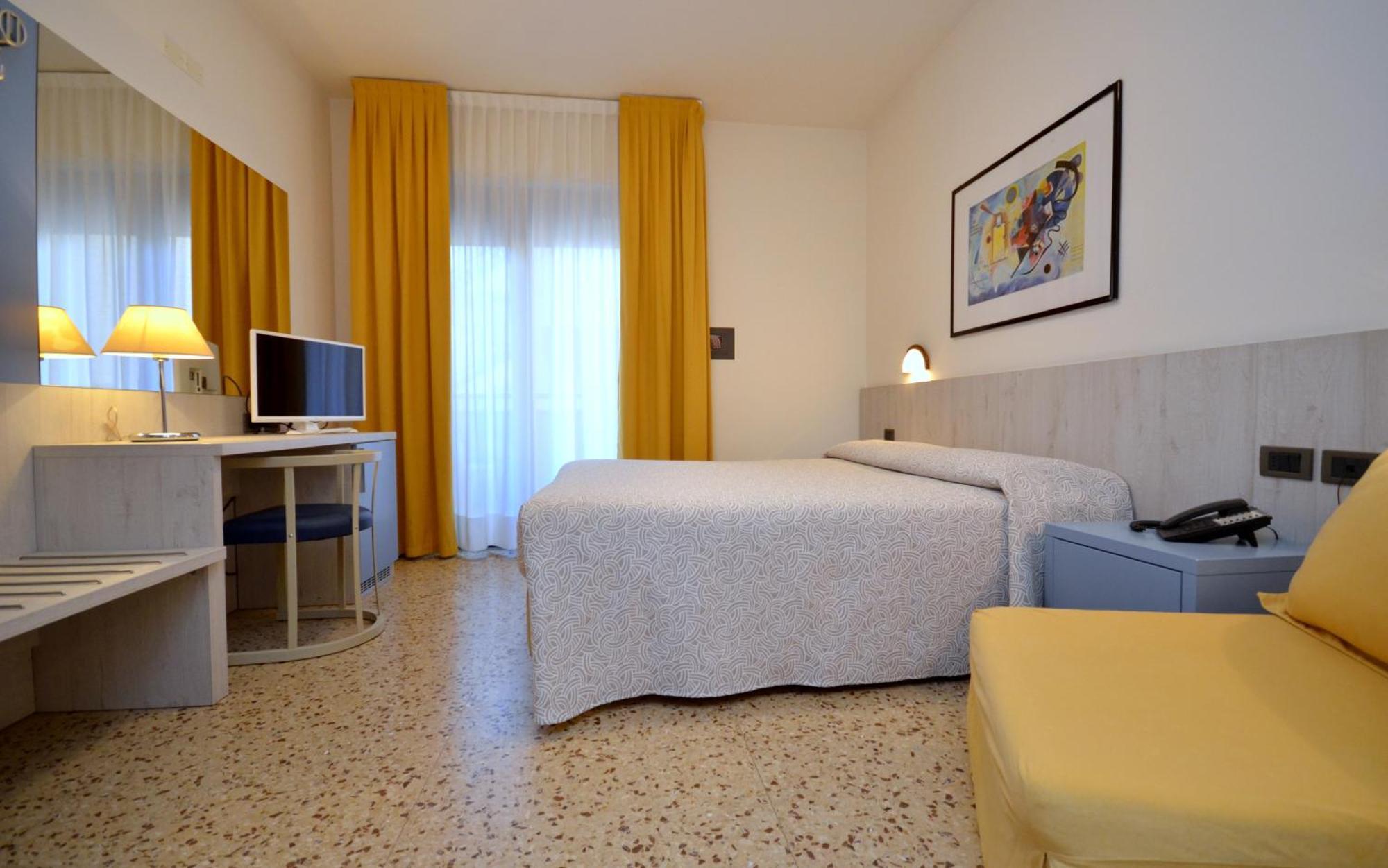 Olimpia Hotel & Aparthotel Bibione Exterior photo