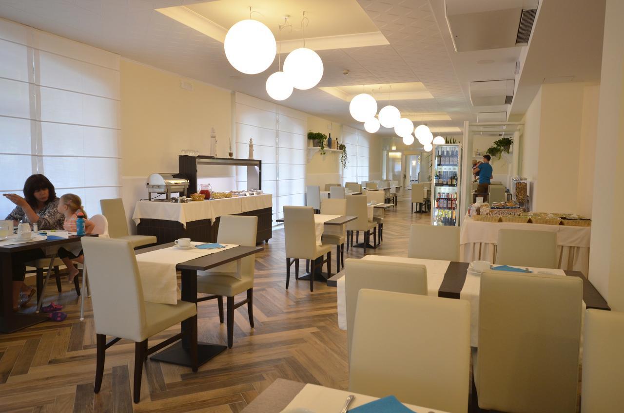 Olimpia Hotel & Aparthotel Bibione Exterior photo