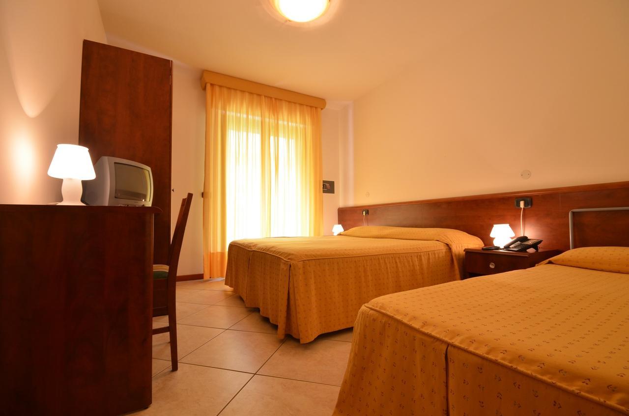 Olimpia Hotel & Aparthotel Bibione Exterior photo